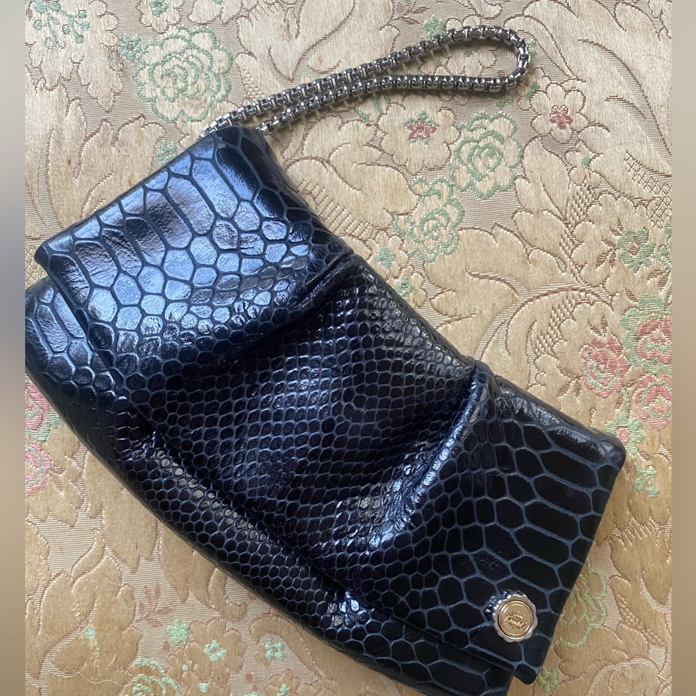 Henri bendel wristlet